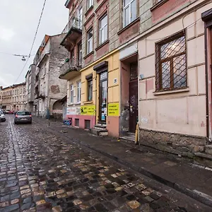 в центрі на вул. чайковського 25 Апартаменты