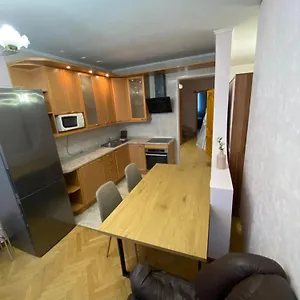 Real Apartments- Geroiv Dnipra Metro Station , Киев Украина